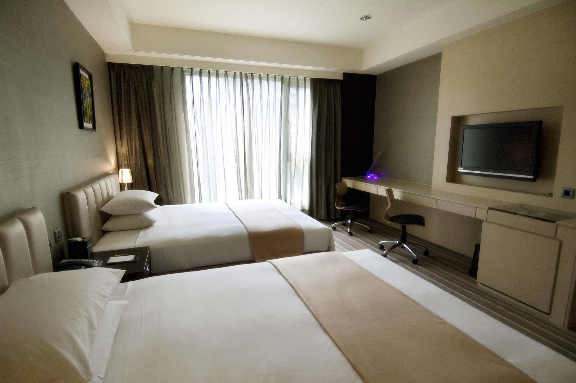 Urban Hotel33 Kaohsiung Exterior photo